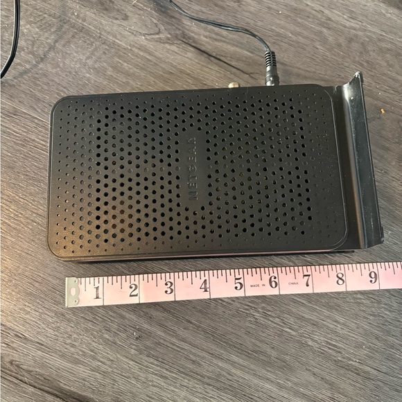 Netgear Black Wired Router - Picture 9 of 10